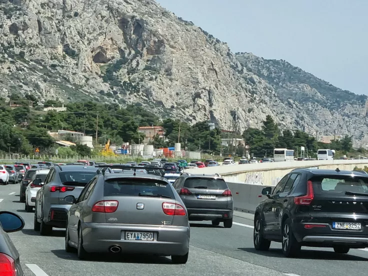 Τότε πέφτουν