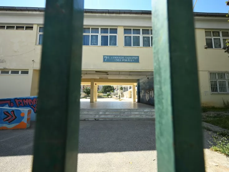 Χαϊδάρι: Μάχη για τη ζωή της δίνει 13χρονη που έπεσε από μπαλκόνι σχολείου