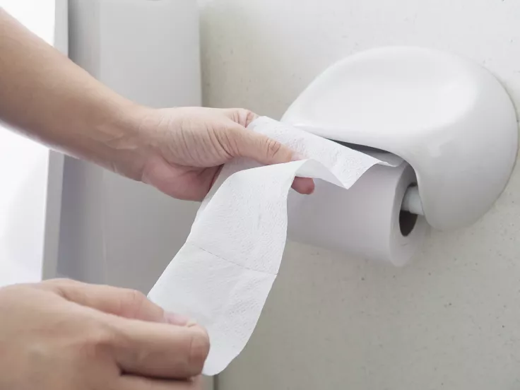 Γιατί όλο και περισσότεροι βάζουν χαρτί υγείας στη ντουλάπα