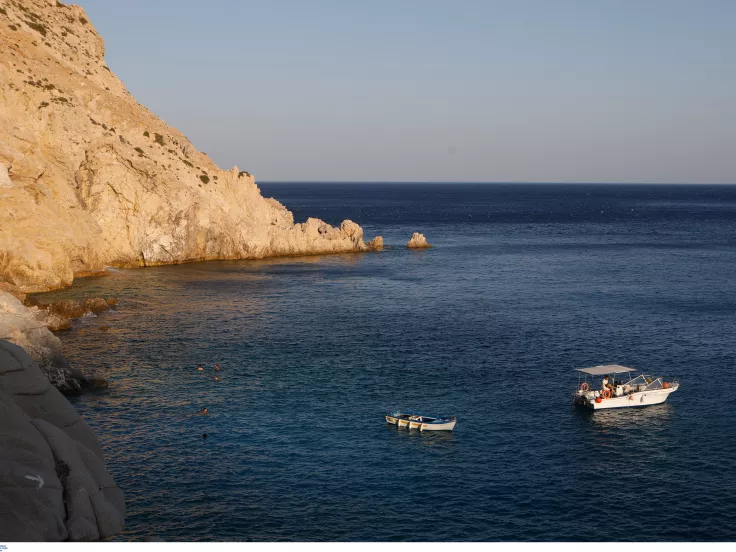 Ικαρία: Βρέθηκε σορός γυναίκας σε παραλία