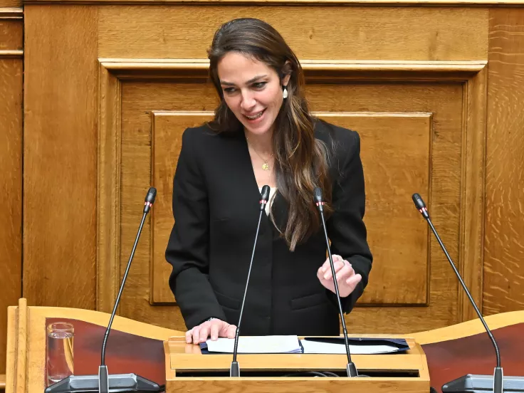 Δόμνα Μιχαηλίδου: Επίδομα έως 800 ευρώ τον μήνα - Ποιοι το δικαιούνται