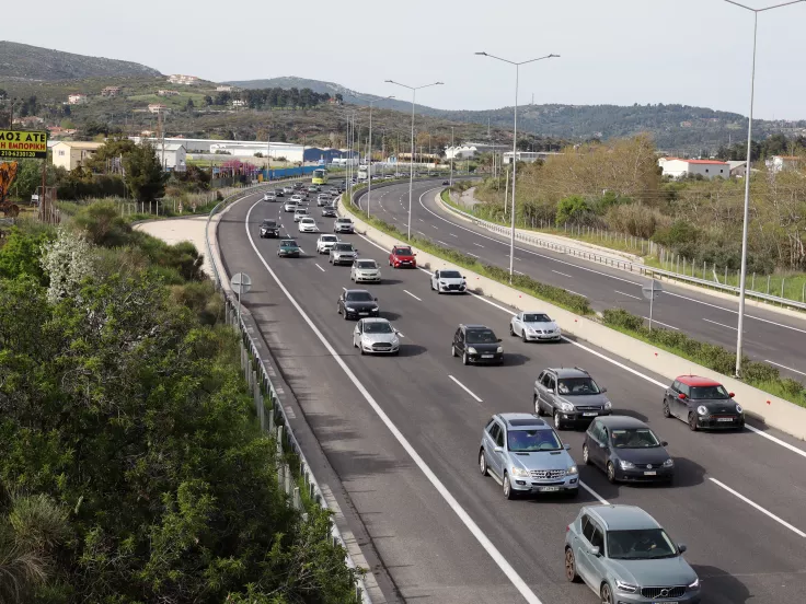 Κίνηση και αυτοκίνητα στους δρόμους