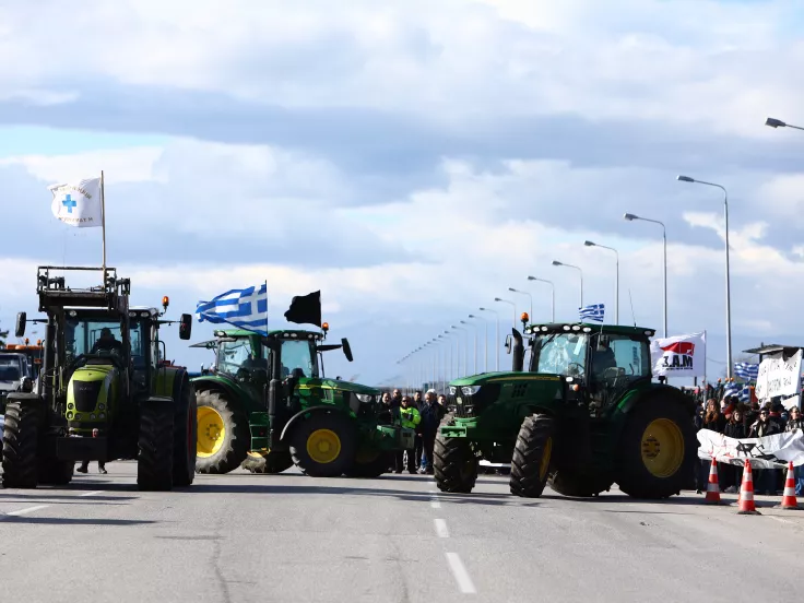 Μάλγαρα: Αγρότες στους δρόμους με τρακτέρ – Προχωρούν σε συμβολικό αποκλεισμό της εθνικής οδού