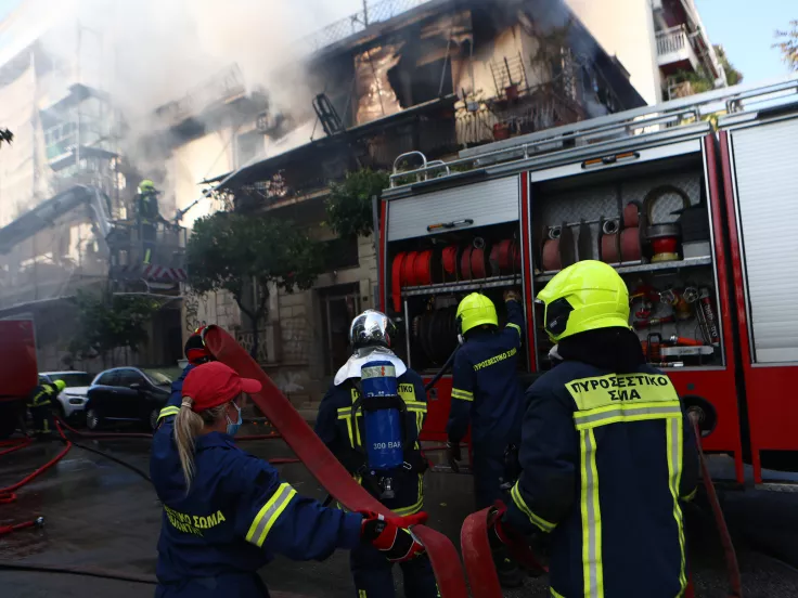 Καλλιθέα: Φωτιά τώρα σε διαμέρισμα