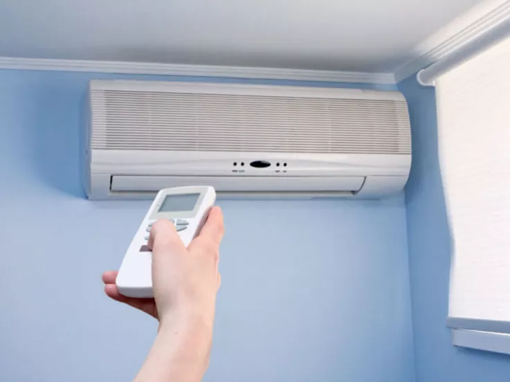 Καύσωνας και air condition: Πόσο αυξάνει τον λογαριασμό ρεύματος και πώς θα γλιτώσετε χρήματα