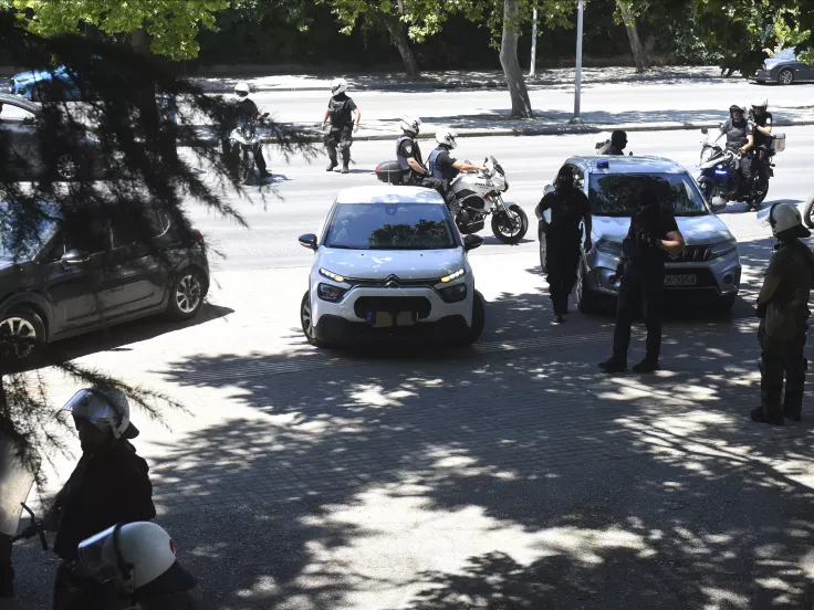 Θεσσαλονίκη: Κακουργηματικές διώξεις στους τρεις συλληφθέντες για την επίθεση στο σπίτι της οικογένειας Νέστορα