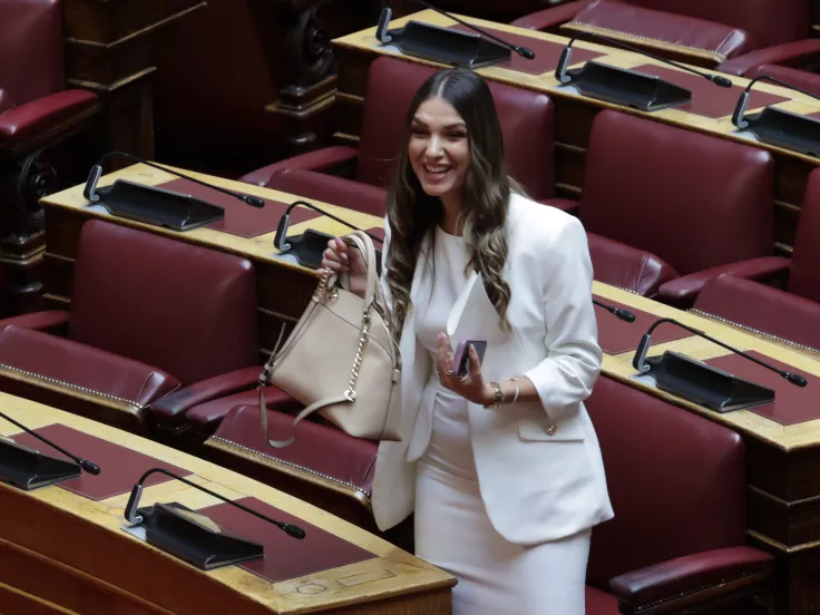 Βουλή: Ορκίστηκε βουλευτής η Μυρτώ Κοροβέση