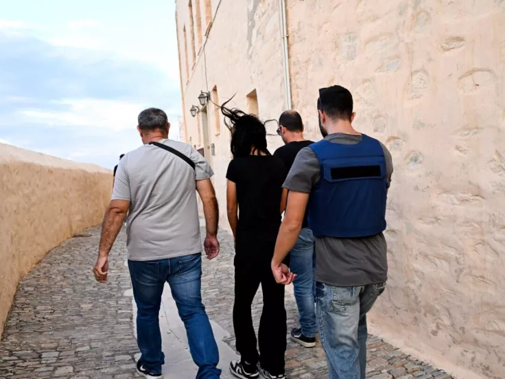 Δολοφονία στη Σύρο: Στον ανακριτή το ζευγάρι – Σήμερα το τελευταίο «αντίο» στη 41χρονη διασώστρια