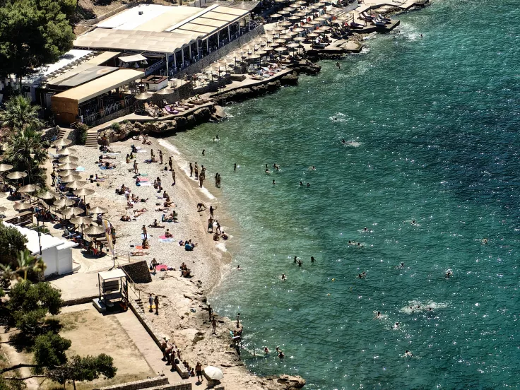 Τουρισμός για Όλους 2026: Νέα εισοδηματικά όρια - Επιπλέον 50€ ανά παιδί