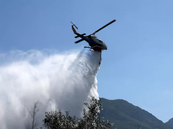 Φωτιά τώρα στην Βρύση Καβάλα – Επιχειρούν 4 εναέρια μέσα
