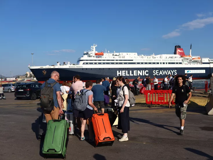 Πειραιάς: Γέμισε με ταξιδιώτες η Αθήνα – 15.000 αφίξεις και 5.800 αναχωρήσεις