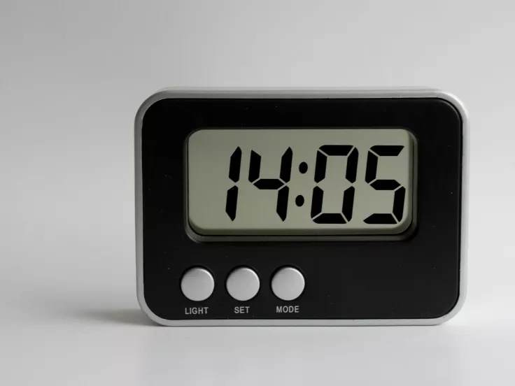 Γιατί γράφουμε Α.Μ. και Ρ.Μ. στην ώρα; Η απάντηση βρίσκεται στα λατινικά