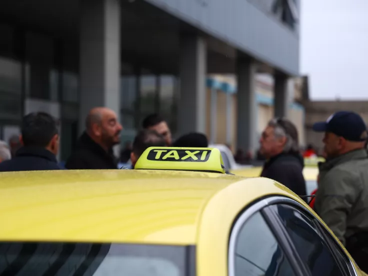 Νέα καταγγελία για τον οδηγό ταξί που άρπαξε 800 ευρώ από τουρίστα