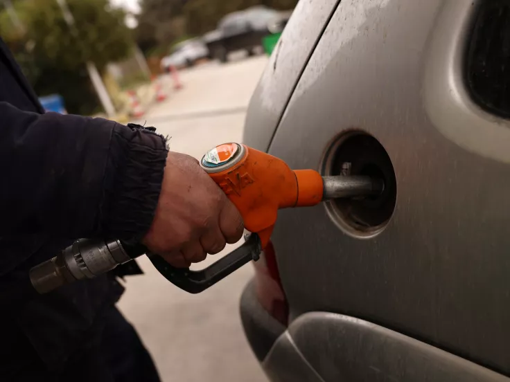Καύσιμα: Στα 2,12 ευρώ η αμόλυβδη – Πότε έρχονται αυξήσεις