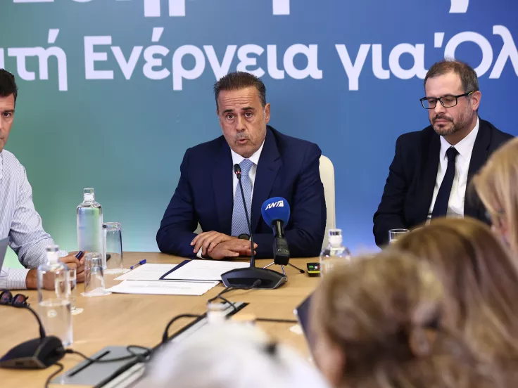 Μείωση τιμών ρεύματος: Live η εξειδίκευση των μέτρων από το ΥΠΕΝ