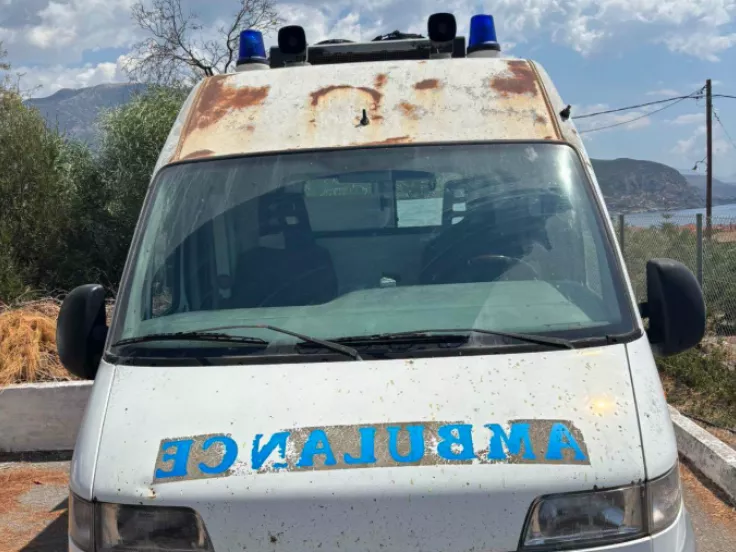 Ασθενοφόρο-«αντίκα» στη Μάνη: 30 ετών και με σχεδόν 1.000.000 χιλιόμετρα