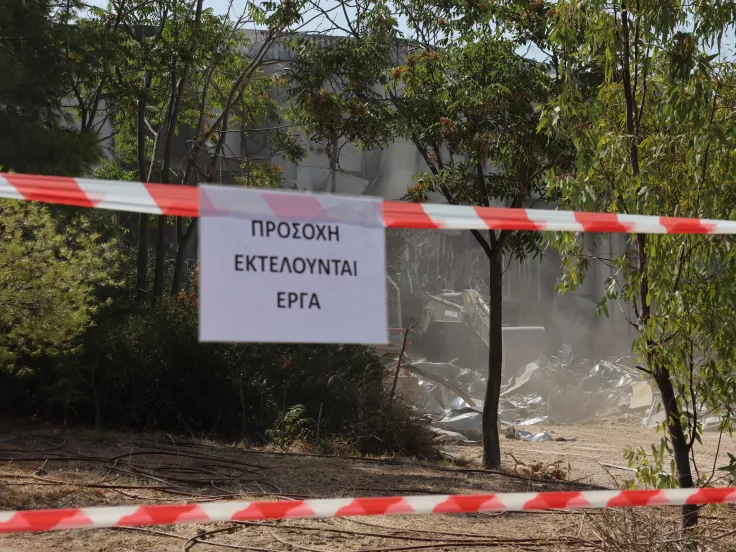 Γουδή: Δύο άτομα εντοπίστηκαν αναίσθητα στο υπό κατεδάφιση Θέατρο Μπάντμιντον