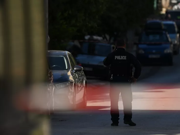 Στο σημείο μετέβη κλιμάκιο του Τμήματος Εξουδετέρωσης Εκρηκτικών Μηχανισμών (ΤΕΕΜ), προκειμένου να εξετάσει το αντικείμενο