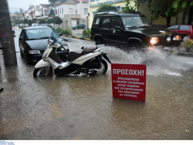 Κρήτη: Αλλεπάλληλα μηνύματα του 112 - Κλειστά σχολεία και απαγόρευση κυκλοφορίας