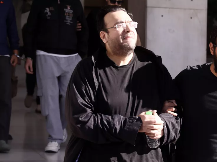 Απάτη στον e-ΕΦΚΑ: Δίωξη για διεύθυνση εγκληματικής οργάνωσης σε Καμπούρη και συζυγό του