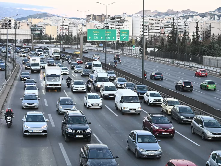Κίνηση στους δρόμους: Στο «κόκκινο» ο Κηφισός – Καθυστερήσεις στην Αττική Οδό
