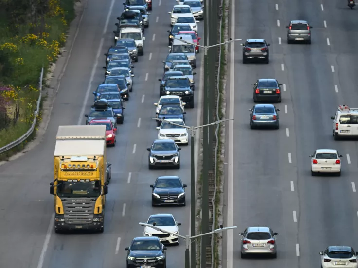 Κίνηση τώρα στην Αττική: Καθυστερήσεις άνω των 30 λεπτών στην Αττική Οδό