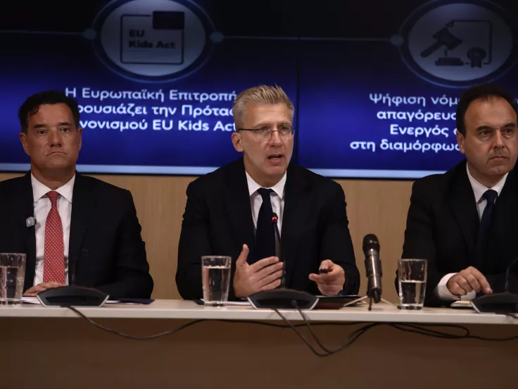 Οριστικό τέλος σε Facebook, Instagram και TikTok για παιδιά κάτω των 15 ετών από την 1η Ιανουαρίου 2027