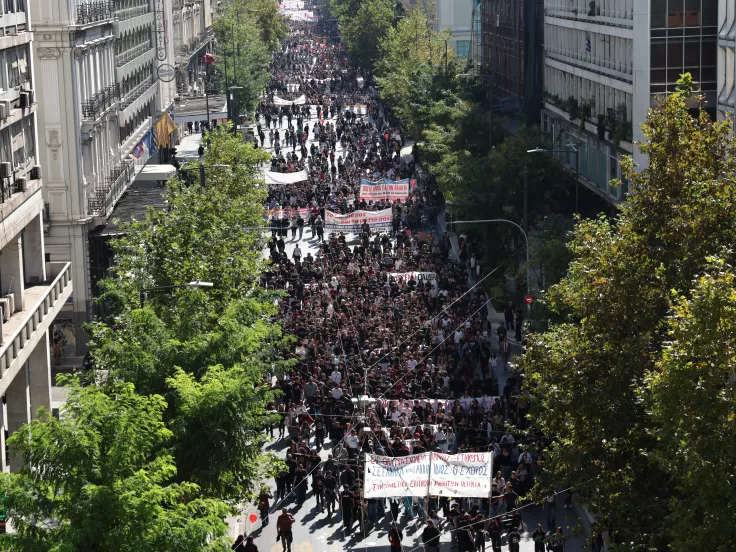 Ολοκληρώθηκε το τεράστιο πανεκπαιδευτικό συλλαλητήριο - «Ελλάδα, Ισπανία, Γαλλία, Αλβανία, είμαστε στο δρόμο για δωρεάν παιδεία» (εικόνες)
