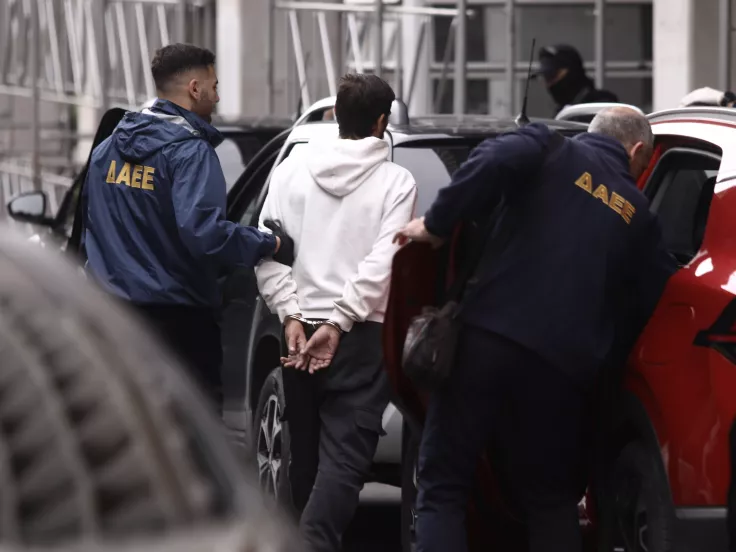 Φονική έκρηξη στην Πλάκα: Ποινική δίωξη για κακουργήματα στους τρεις συλληφθέντες