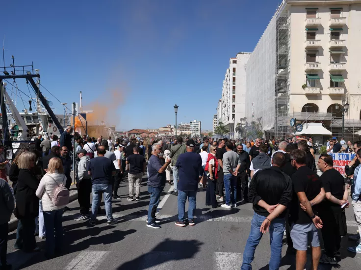 Θεσσαλονίκη: Στους δρόμους οι αλιείς – Ζητούν μέτρα για την επιβίωσή τους