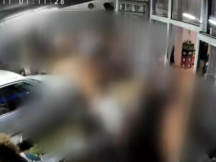 Θεσσαλονίκη: Ποινική δίωξη στον οδηγό που έπεσε με το αμάξι πάνω σε θάμωνες σε ουζερί