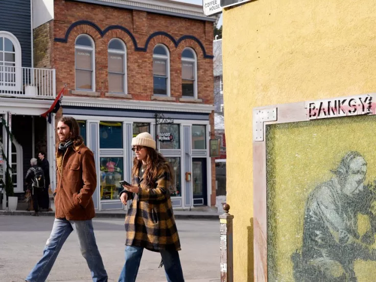 Αποκαλύφθηκε η ταυτότητα του Banksy: Ο Ρόμπιν Γκάνινχαμ πίσω από τον θρύλο