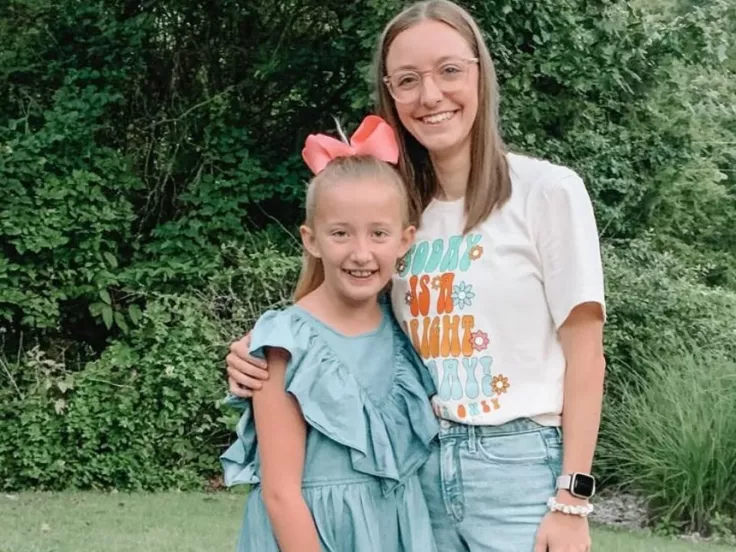 Δασκάλα υιοθετεί τη μαθήτριά της: Μια συγκινητική ιστορία που θυμίζει τη «Ματίλντα»