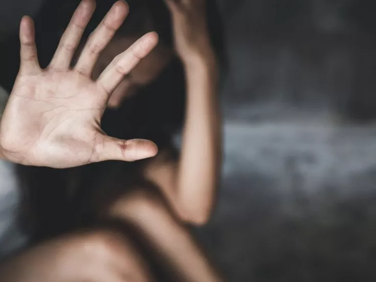 Συλλήψεις για ομαδικό βιασμό 17χρονης στα Χανιά: Σοκ και ανησυχία στην τοπική κοινωνία