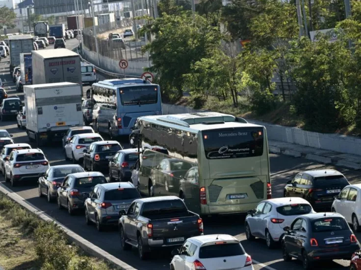 Νέα μέτρα κατά της κυκλοφοριακής συμφόρησης: Πρόστιμα για τους οδηγούς μόνοι τους