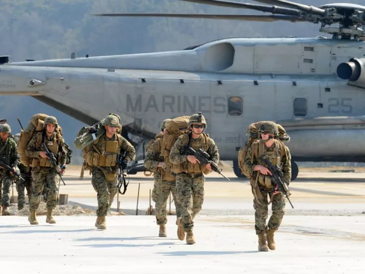 Η Ουάσιγκτον προετοιμάζεται για χερσαίες επιχειρήσεις στο Ιράν καθώς οι απειλές από την Τεχεράνη κλιμακώνονται