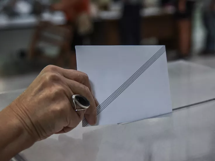Δημοσκοπικές εξελίξεις: Άνοδος της ΝΔ στο 31,1% λόγω του πολέμου στον Περσικό Κόλπο
