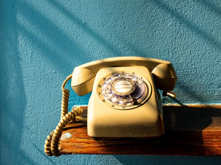 Η Επιστροφή των Σταθερών Τηλεφώνων: Μια Νέα Τάση στην Οικογενειακή Επικοινωνία