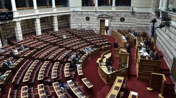 Στη Βουλή η τροπολογία για το ξεπαγώμα για τις τριετίες το 2024