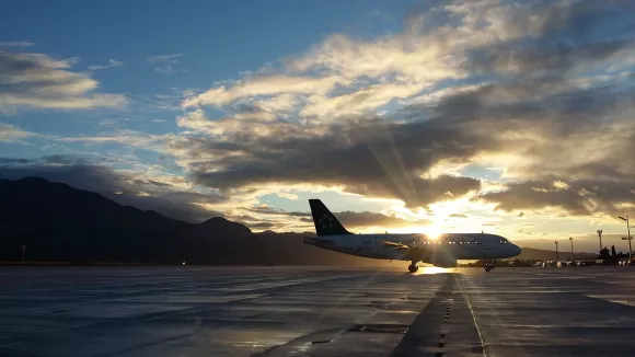 aerodromio-airport-aeroplano-ptiseis.jpg