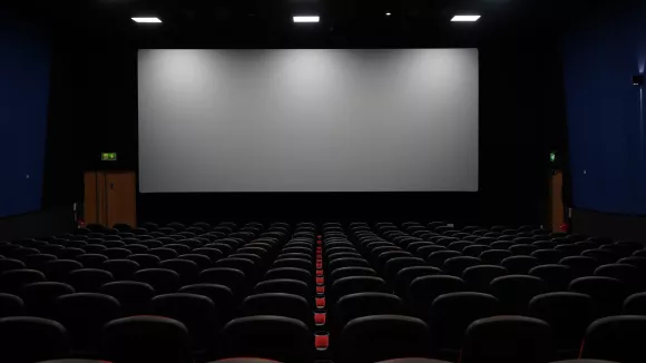 ΔΥΠΑ: Ποιοι δικαιούνται δωρεάν εισιτήρια για θέατρο και σινεμά