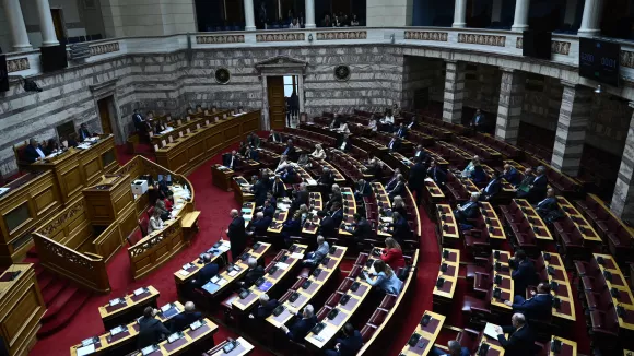 Βουλή: Στην Ολομέλεια το νομοσχέδιο για τη  Golden Visa και τη φορολόγηση πολυεθνικών