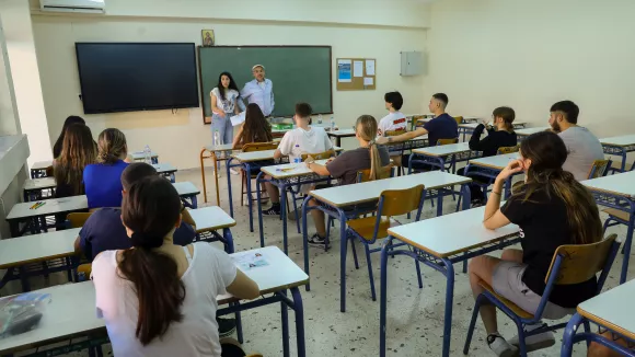 Πανελλήνιες και ενδοσχολικές 2025: Οι κρίσιμες ημερομηνίες για γυμνάσια και λύκεια