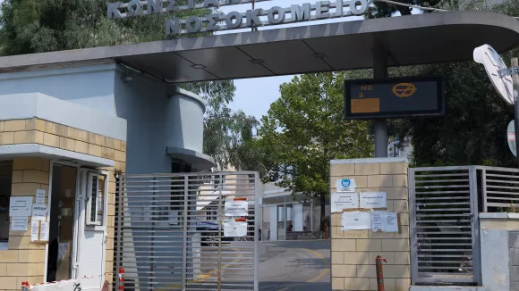 Νοσοκομείο Αγία Όλγα: Διέρρηξαν τον ναό και έκλεψαν το παγκάρι