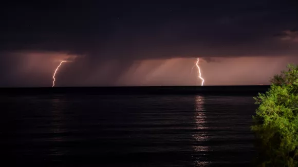 Σε ισχύ το έκτακτο δελτίο ΕΜΥ: Πού θα πέσουν καταιγίδες σήμερα