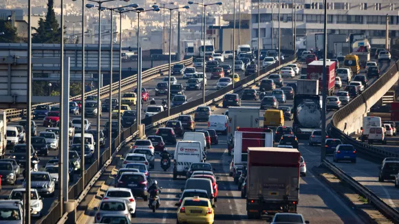 Έρευνα: Τι μέσο μεταφοράς προτιμούν οι Έλληνες εργαζόμενοι