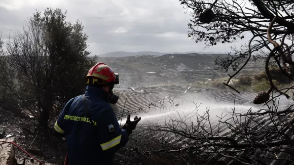 Καταστροφικές πυρκαγιές απειλούν την Αθήνα – Οι Financial Times προειδοποιούν