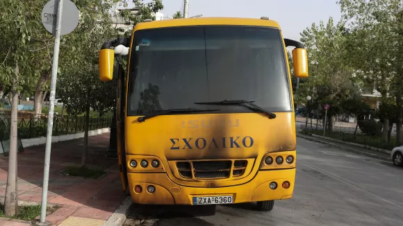 Πήρε φωτιά σχολικό λεωφορείο με 80 μαθητές - «Κατεβείτε έξω, θα εκραγεί το λεωφορείο!»