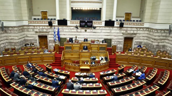 Στη Βουλή οι διατάξεις για το επίδομα 250 ευρώ και την επιστροφή ενοικίου