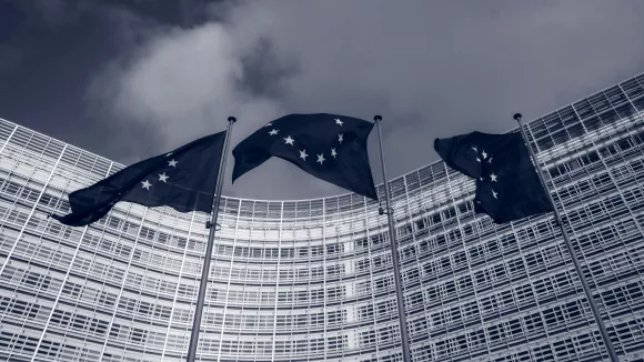 Ευρωπαϊκή Ένωση: 435 μόνιμες προσλήψεις με μισθό +4.600 ευρώ